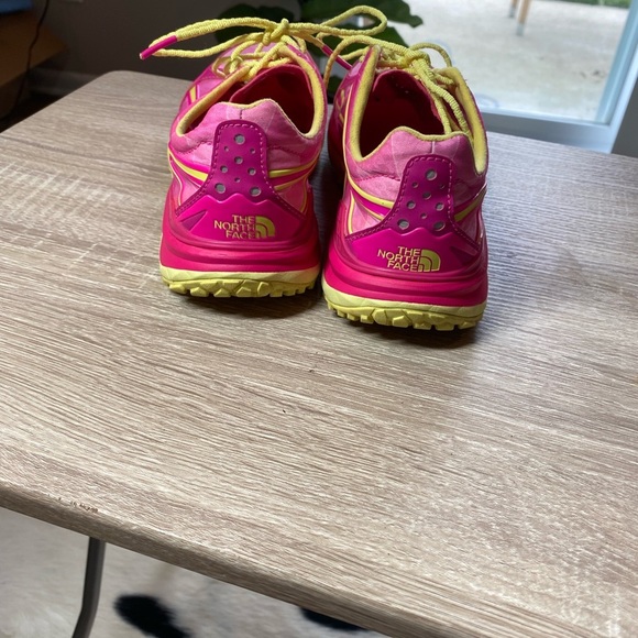 The North Face Ultra TR II Women's Trail Running Shoes Glo Pink, Chiffon Yellow - Picture 8 of 12